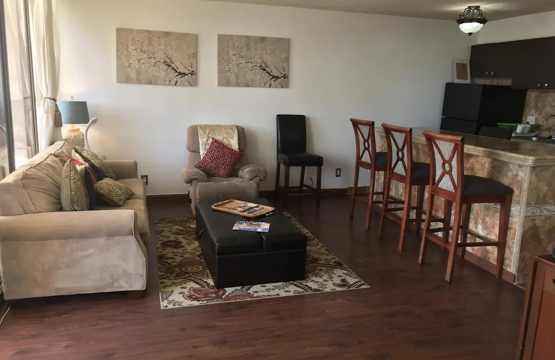 Waikiki Banyan-1