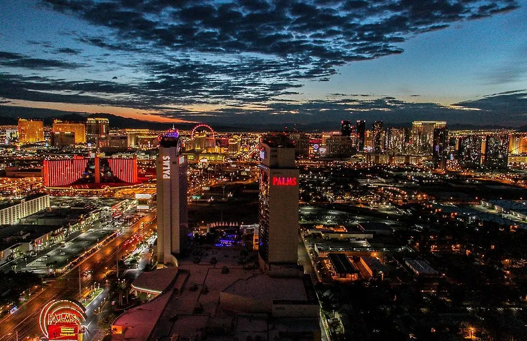 Dream Penthouse At Palms Place-1