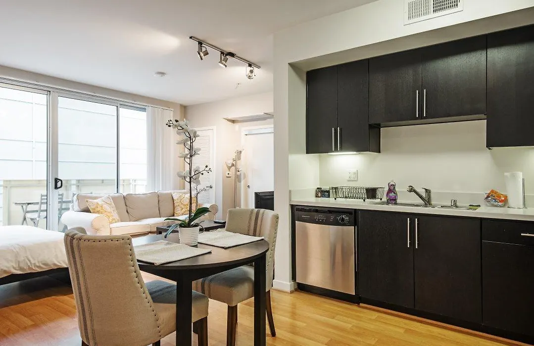 Modern Studio In Santa Monica-1