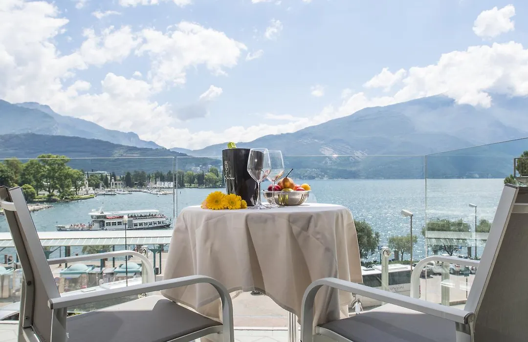 Exclusive Suites Riva-1