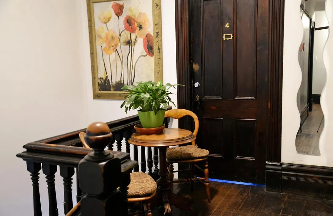 Vancouver Hideaway Guesthouse-1