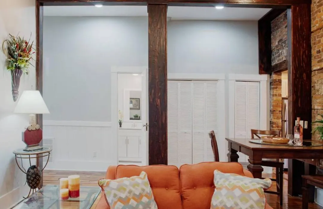 416A Waldburg St - Newly Renovated 1920'S Historic District Apt-1