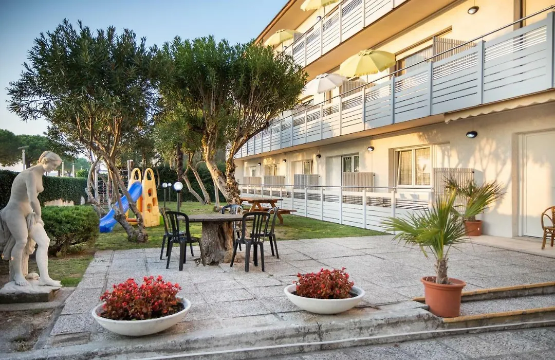 Yachting Residence-1