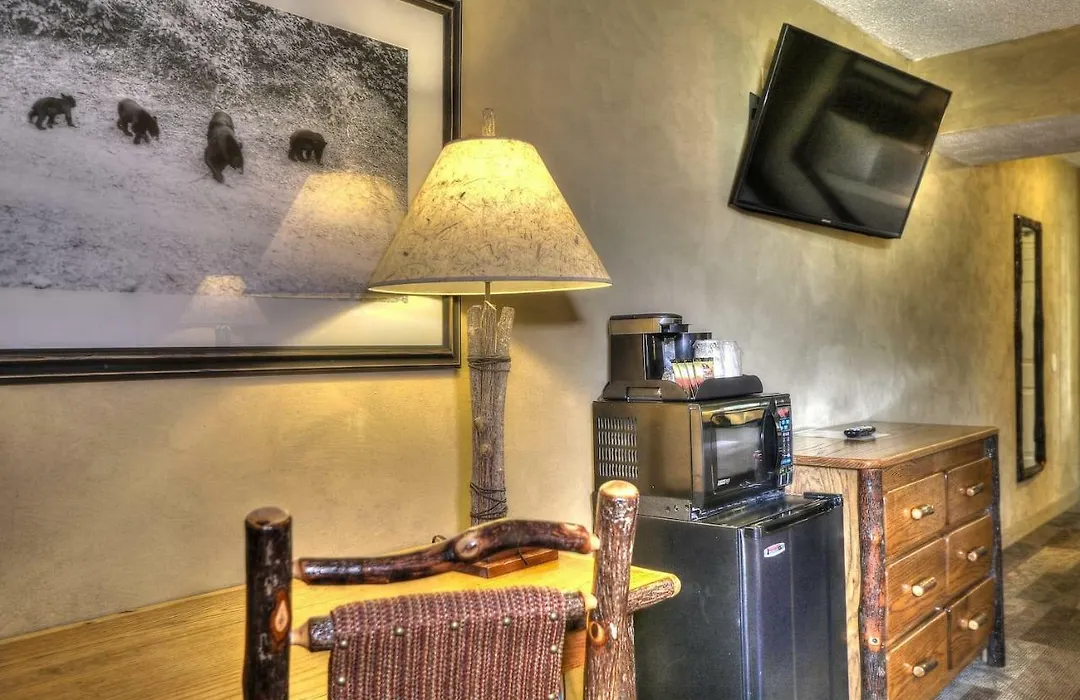Oak Tree Lodge-1