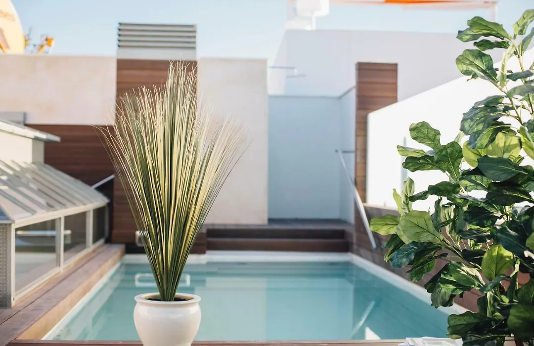 One&Lux Byron Suites-1