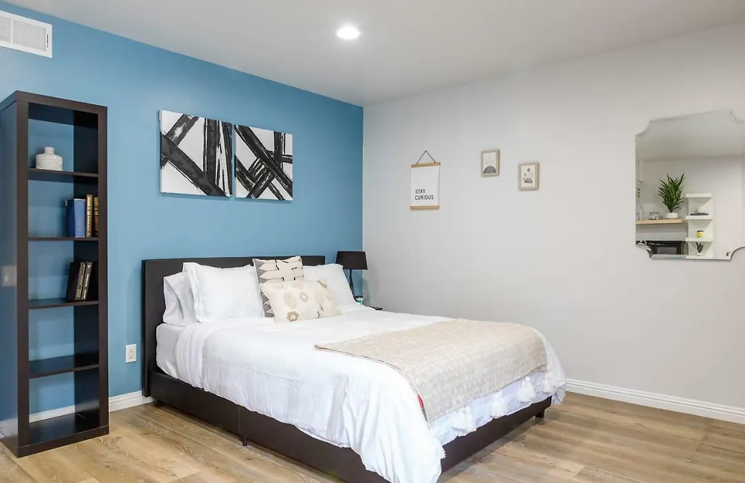 Spacious Guest Studio With Private Entry-1