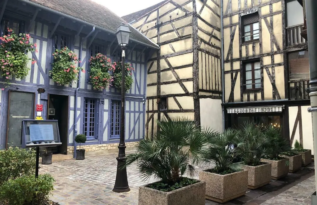 Le Paillot de Montabert-1