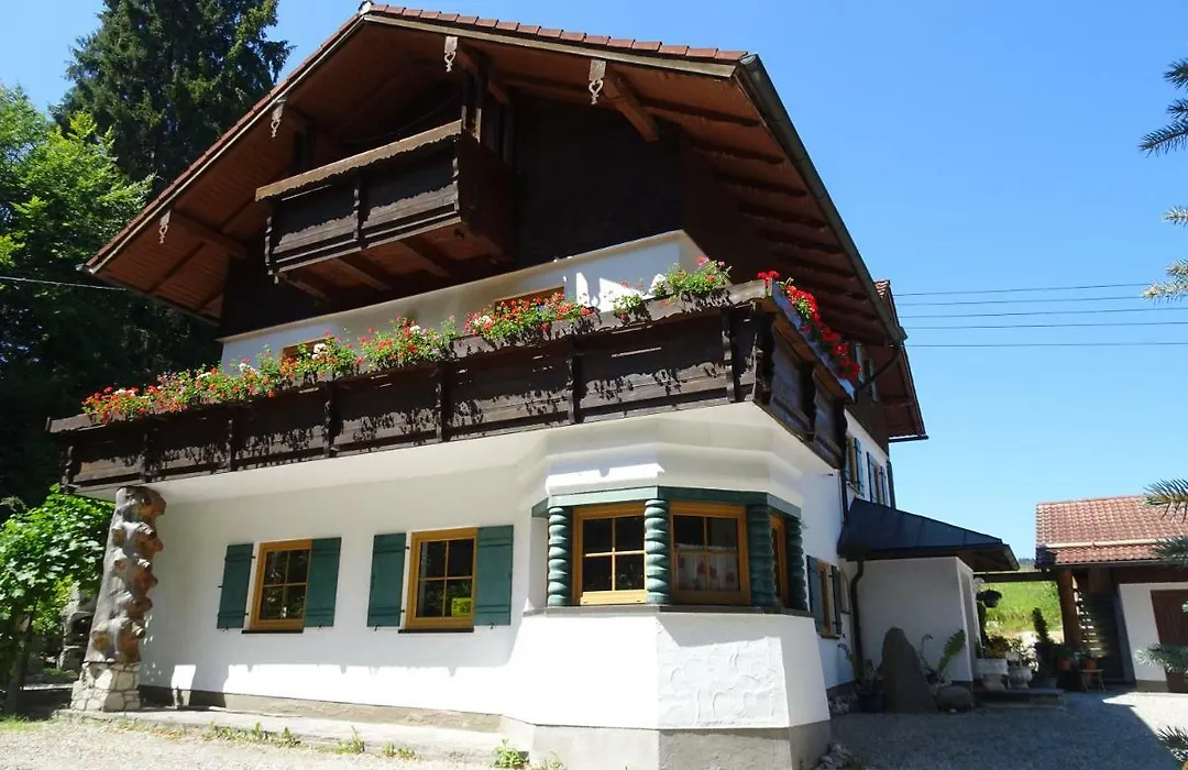 Villa im Wald-1