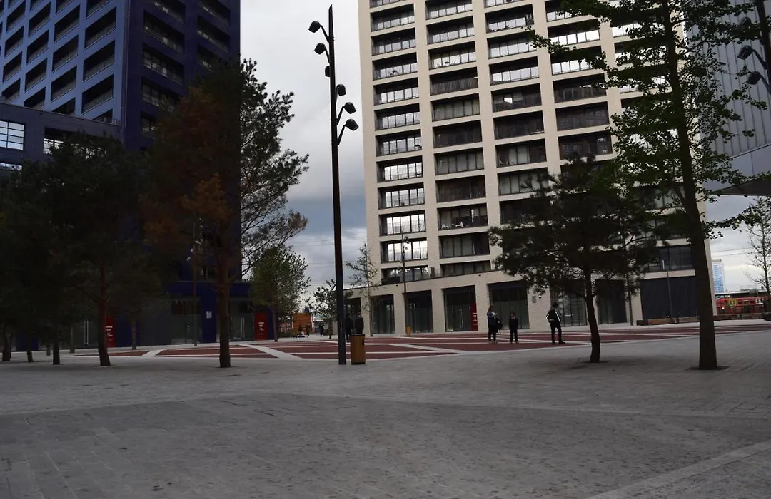 London City Island 3 Bedroom Luxury Apartments, Canary Wharf, E14-1