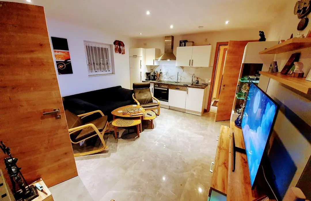 3 Z Moderne Wellnesswohnung - Sauna, Kamin, Parkplaetze 65M2 Bis 6 Per-1