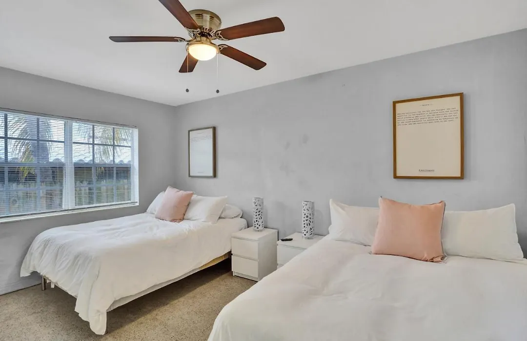 Gorgeous Apartment, A Stone'S-Throw From The Beach-1