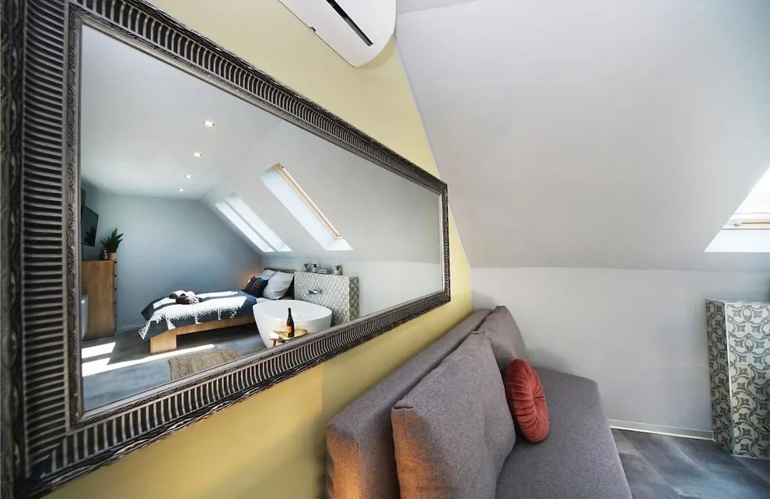 Eger'S Flow Apartment-1