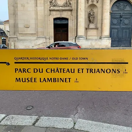 Appartement Versailles quartier Notre Dame au pied du Chateau avec Parking-2