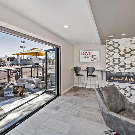 Boutique Motel In The Heart Of Midtown!-3