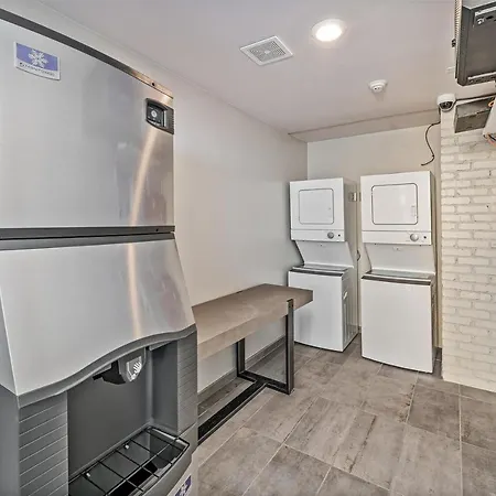 Boutique Motel In The Heart Of Midtown!-2