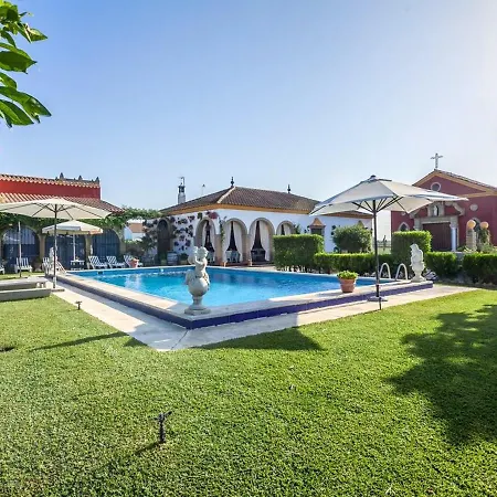 Sunny Villa Near Los Palacios Y Villafranca With Private Pool-3
