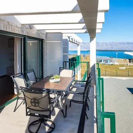 Queen Beach Apartments-3
