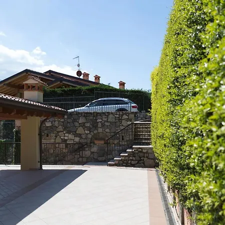 Villa Imelda, Panoramic Apartments With Lake Garda Views-3