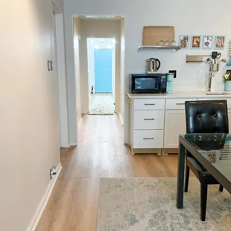 Wrigleyville Friends Unit - 5Bdrm-3