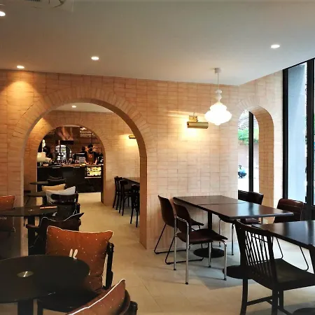 The Quarter Ploenchit By Uhg-3