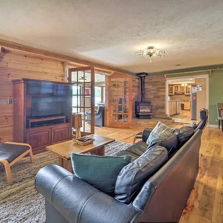 13 Mi To Dtwn Lakefront Cottage With Dock-3