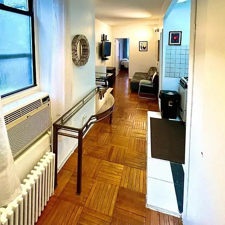 Stunning Two Bed Apt Hells Kitchen-2