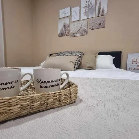 Laura Home-3