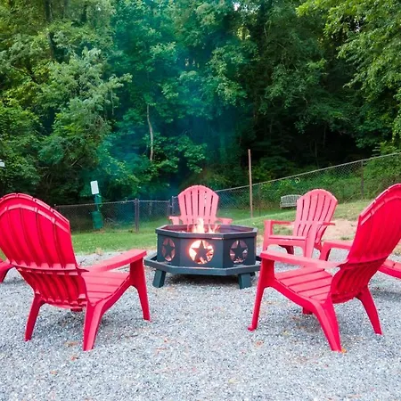 Log Cabin Motor Court-3