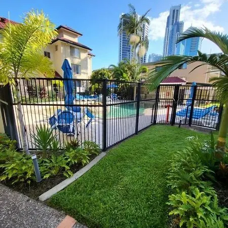 3 Bedroom Central Surfers Paradise Apartment-3