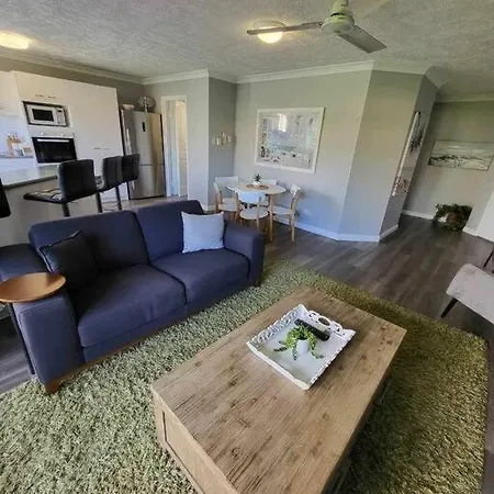 3 Bedroom Central Surfers Paradise Apartment-2