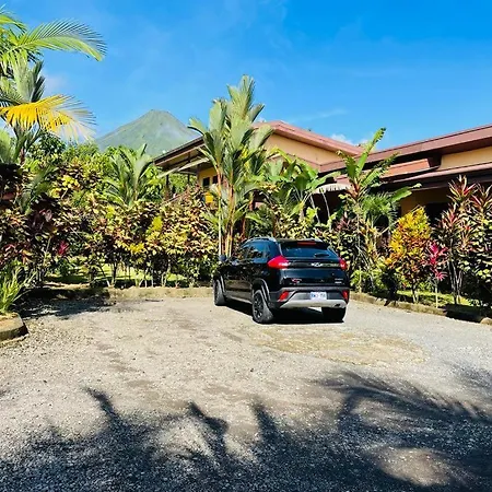 Aunty Arenal Lodge-3