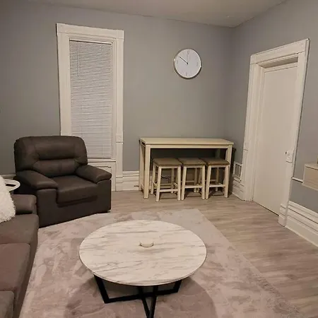 Retreat Suite 1 - Cozy Downtown Getaway-2