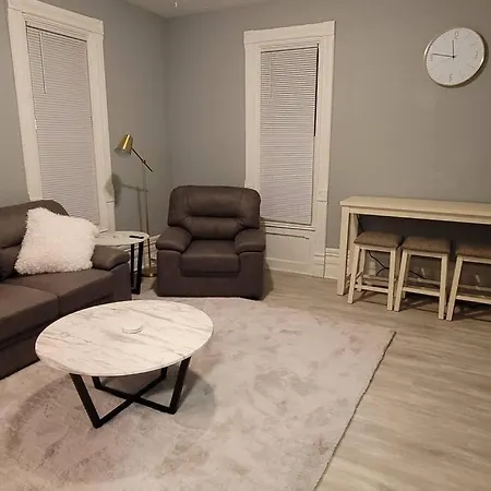 Retreat Suite 1 - Cozy Downtown Getaway-3
