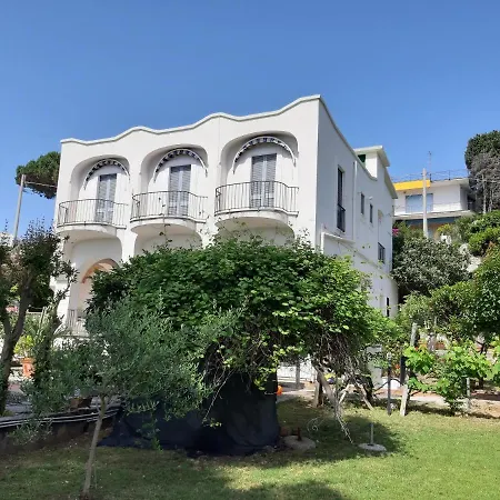 Un letto a Gaeta - Villa a Fontania-3