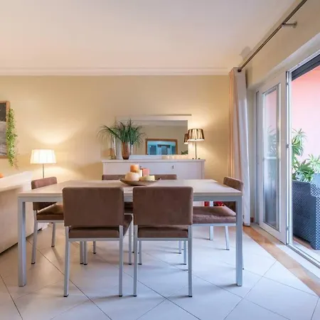 Cosy And Spacious 2Bed & 2Bath Boulevard Victoria-3