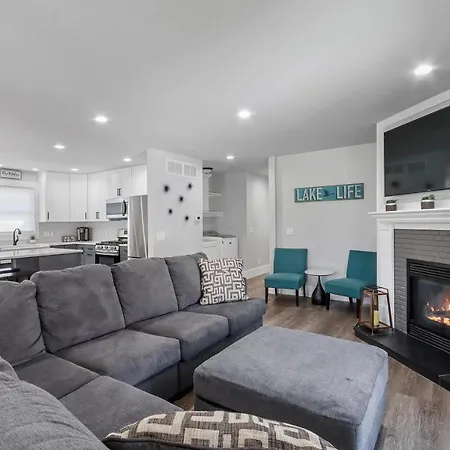 Williams Bay House - Cherry Street Retreat-2