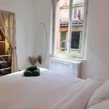 Charming Appartement in Vieux Nice-2