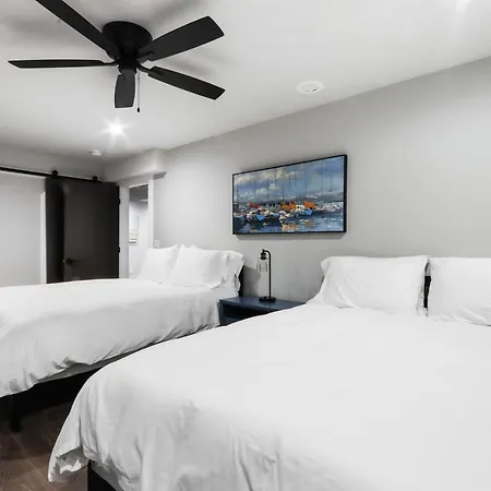 Williams Bay House - Cherry Street Retreat-3