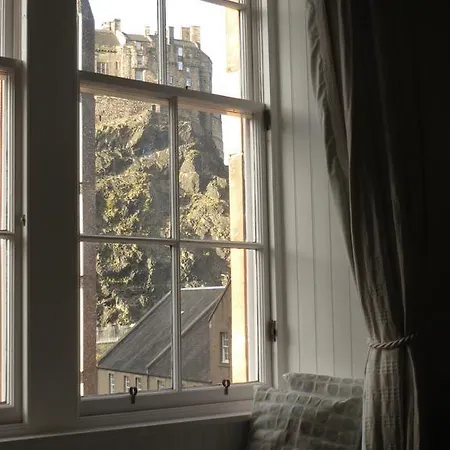 Edinburgh Old Town Apartment-3