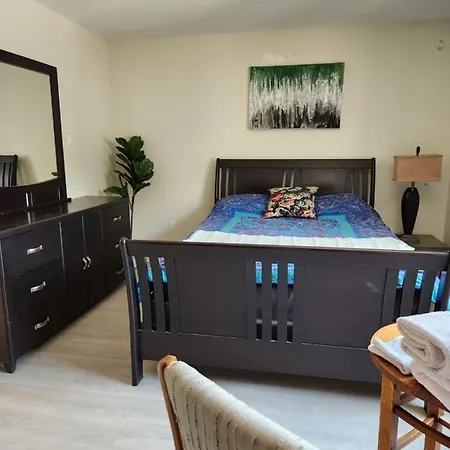 Elmwood Stay-3
