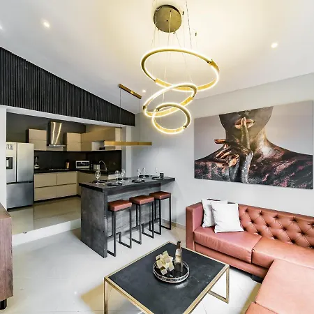 Luxury Apartment With Jacuzzi In Parque Lleras-2