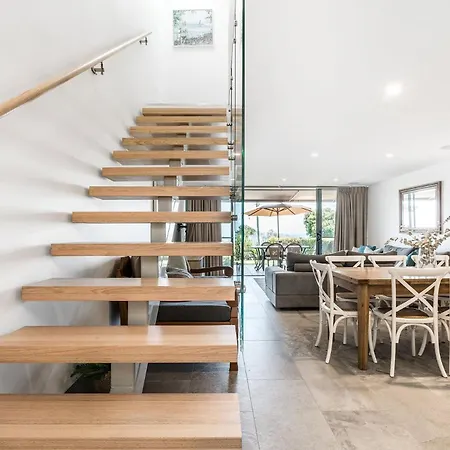 11 James Cook Apartments - W. Pool & Beach Access-2