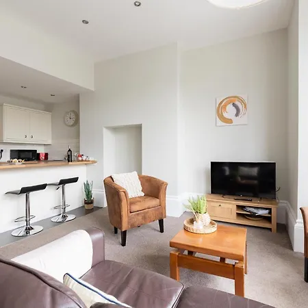Red Lea Apartments With Pool And Spa-3