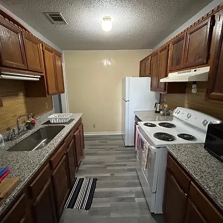 2 Bedroom Apartment In Calhoun-3