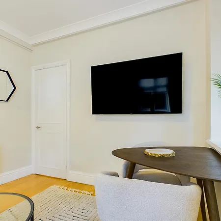 Covent Garden Apartments-3