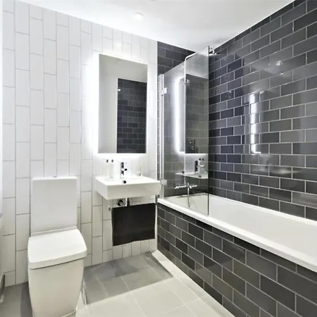Modern Apartment In London-3