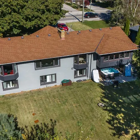 5 Bedroom Luxury Retreat With Hot Tub And Sauna, Prime Location And More!-3
