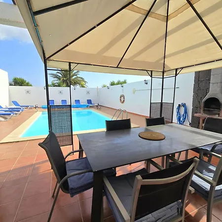 Casa Georgiana, Central Playa Blanca, Private Heated Pool-3