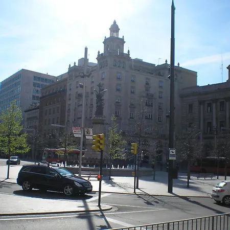 Apartamentos Plaza España Deluxe-3