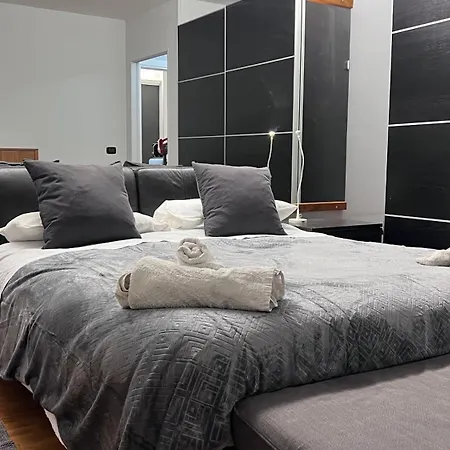 Domi Apartments Wellness Pompei-3
